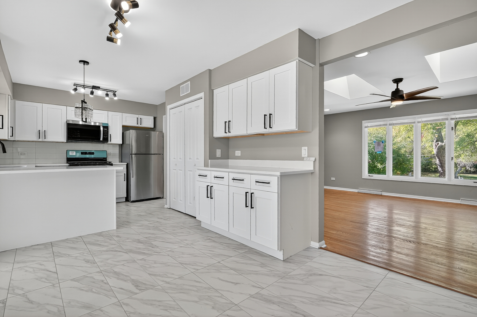 1245 WINAKI Trail, Algonquin, IL 60102