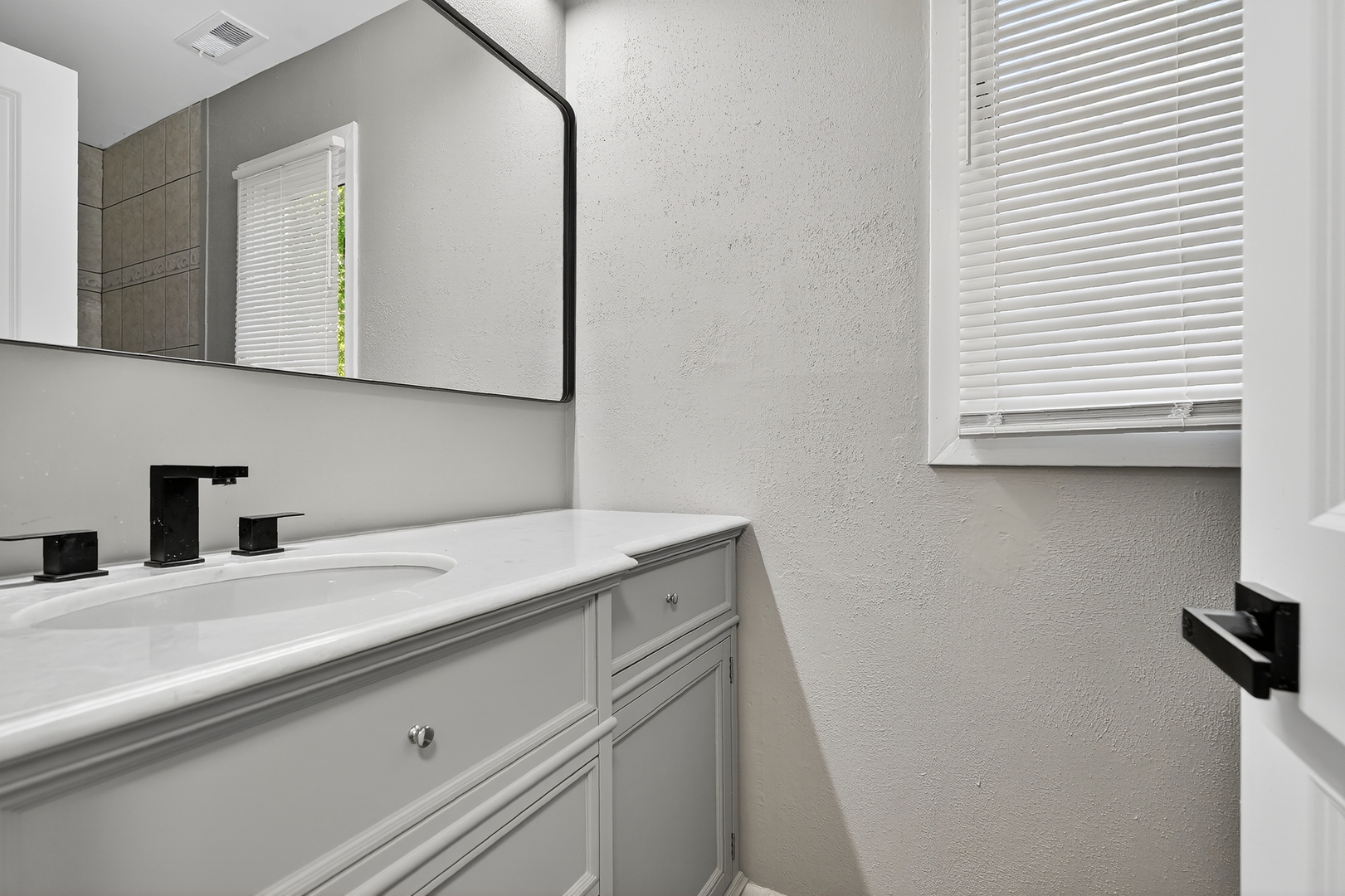 1245 WINAKI Trail, Algonquin, IL 60102