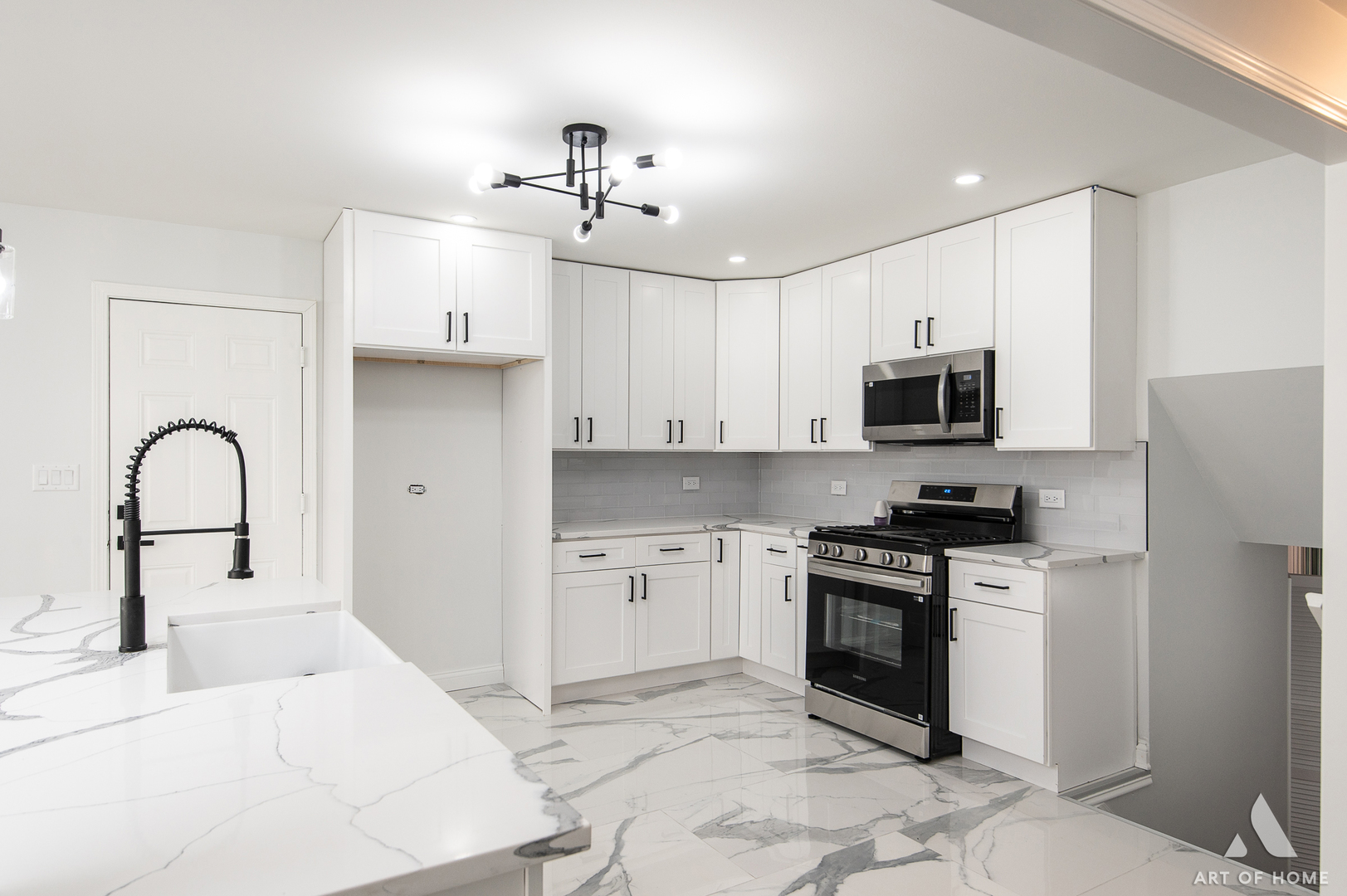 251 N Pleasant Drive, Glenwood, IL 60425