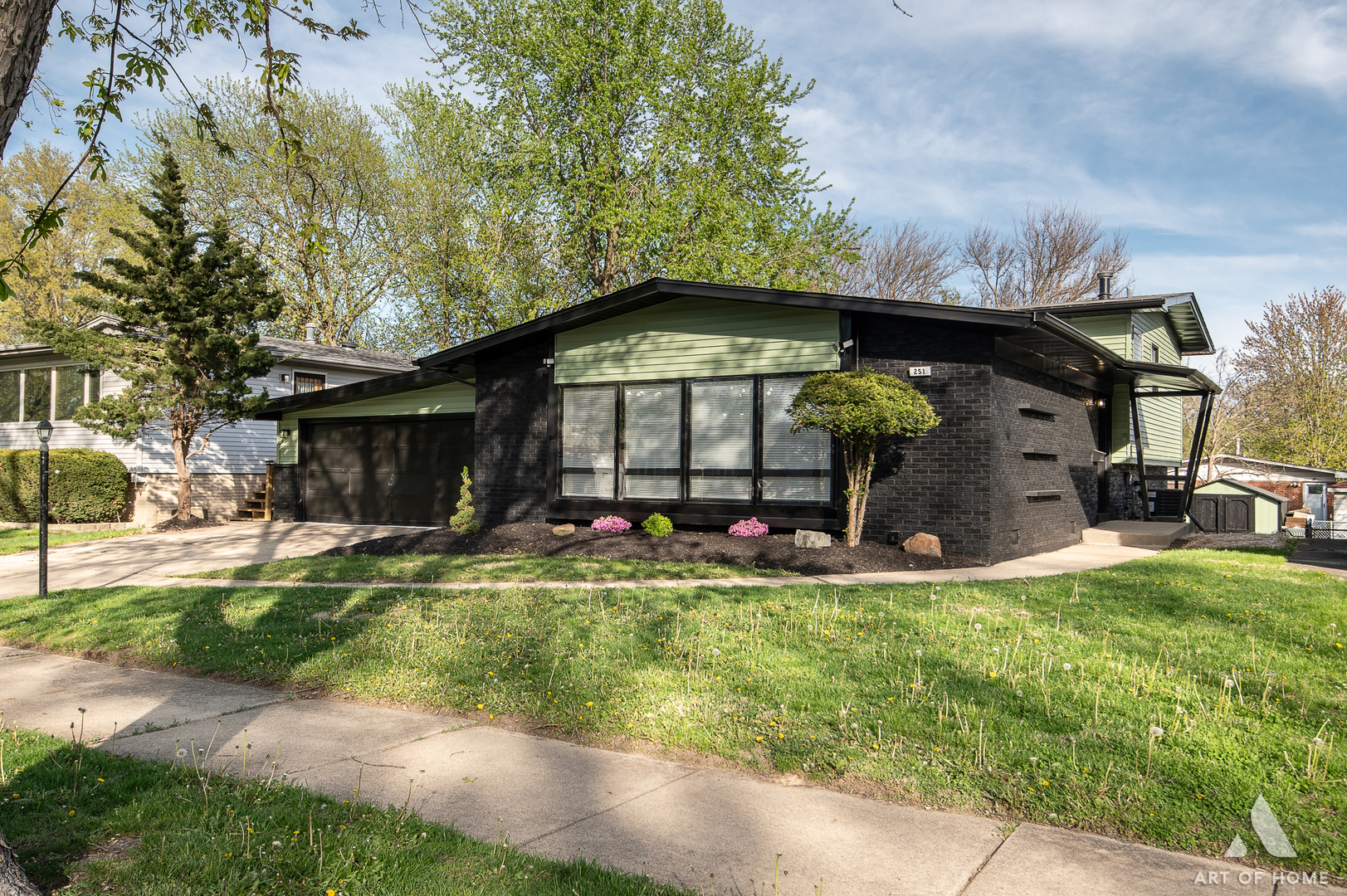 251 N Pleasant Drive, Glenwood, IL 60425