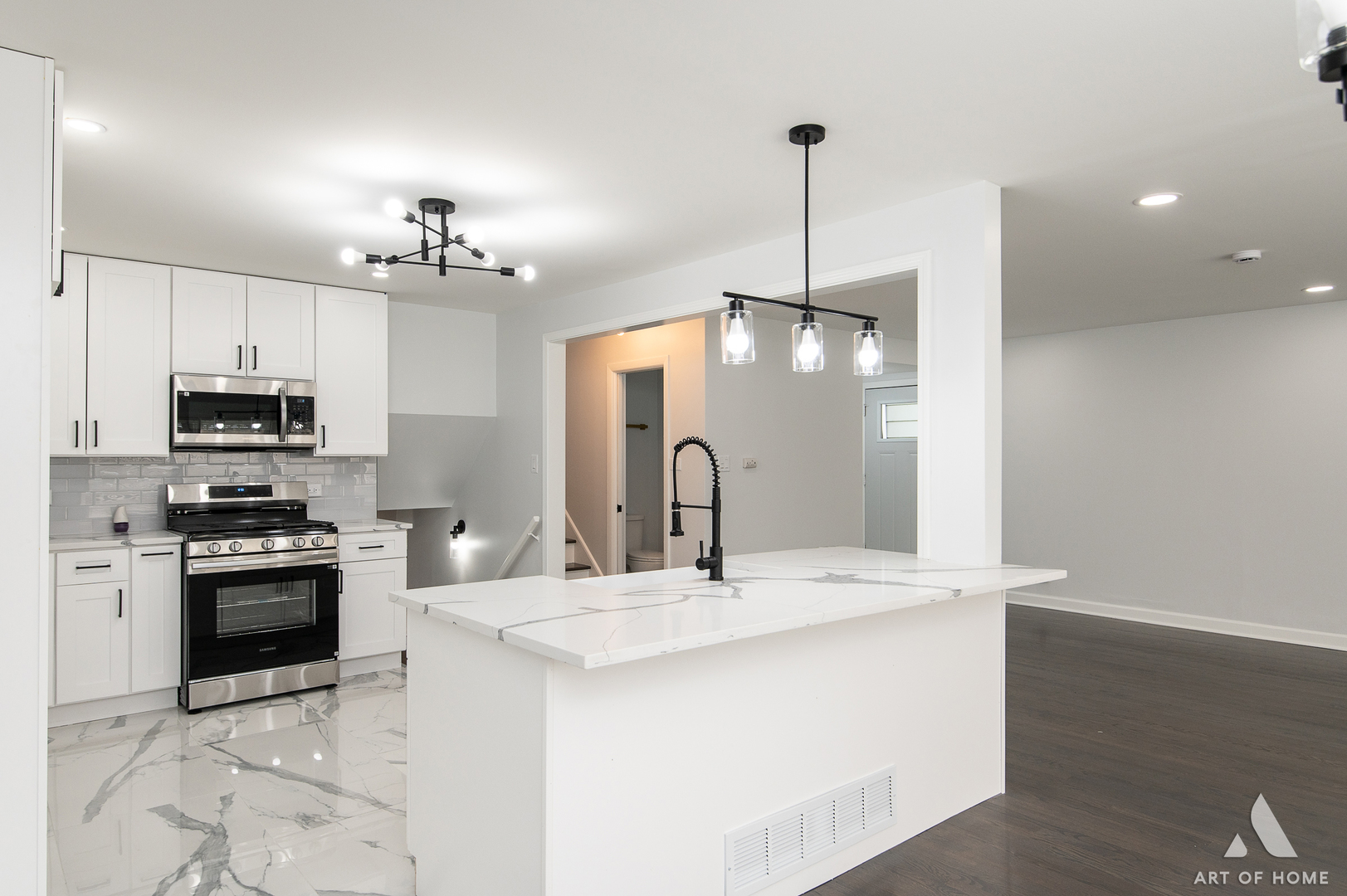 251 N Pleasant Drive, Glenwood, IL 60425