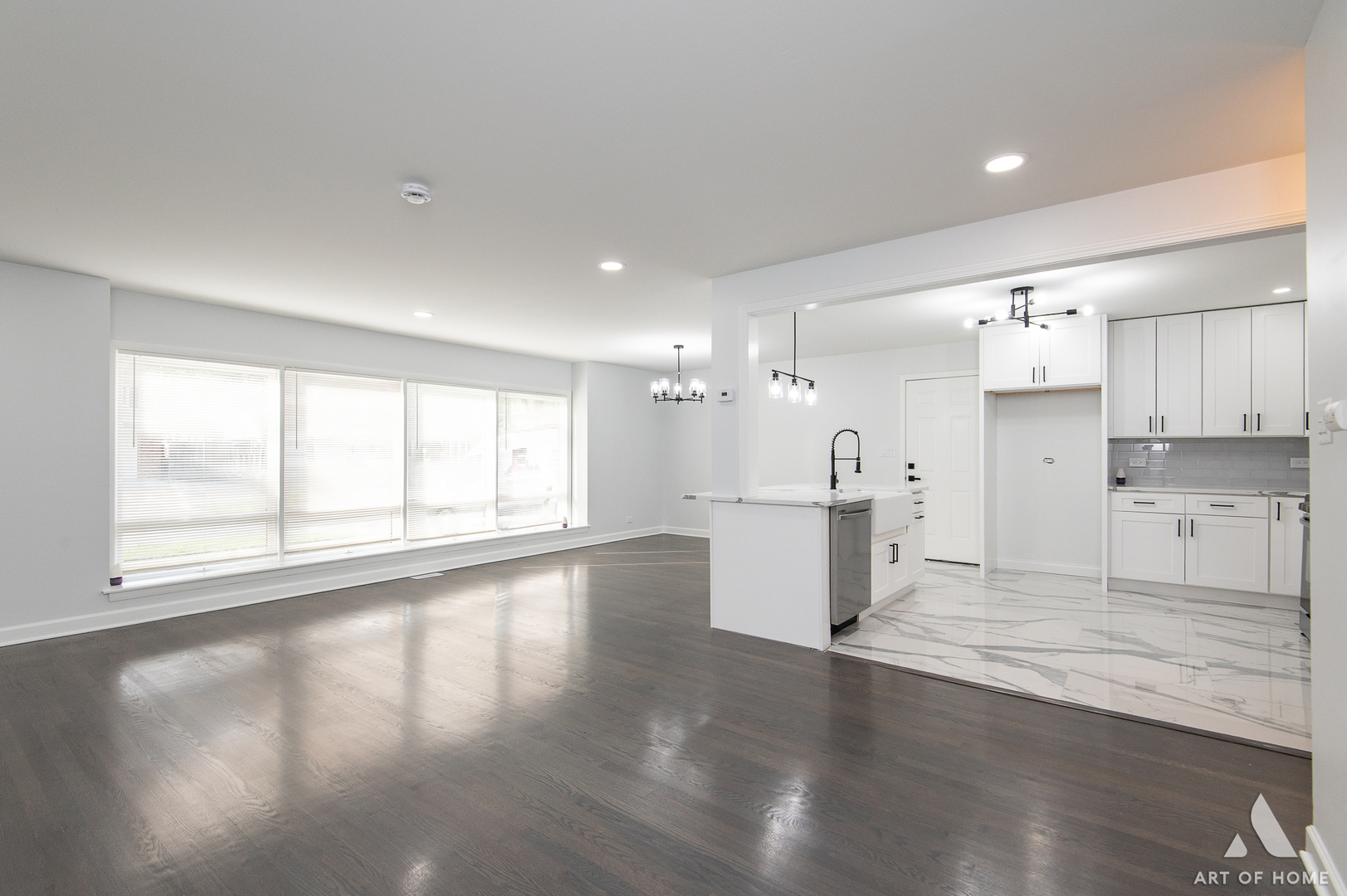 251 N Pleasant Drive, Glenwood, IL 60425