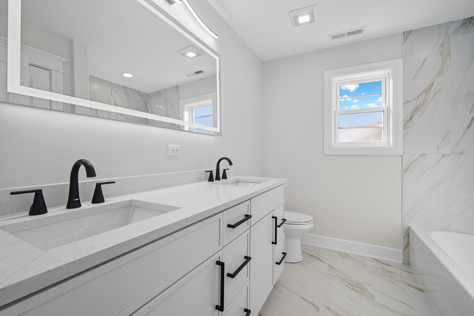 6109 W Berenice Avenue, Chicago, IL 60634