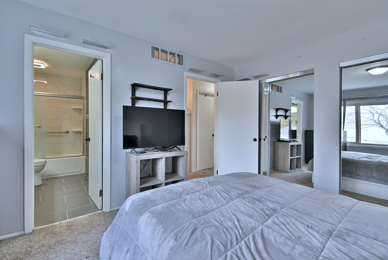 658 Claridge Circle, Hoffman Estates, IL 60169