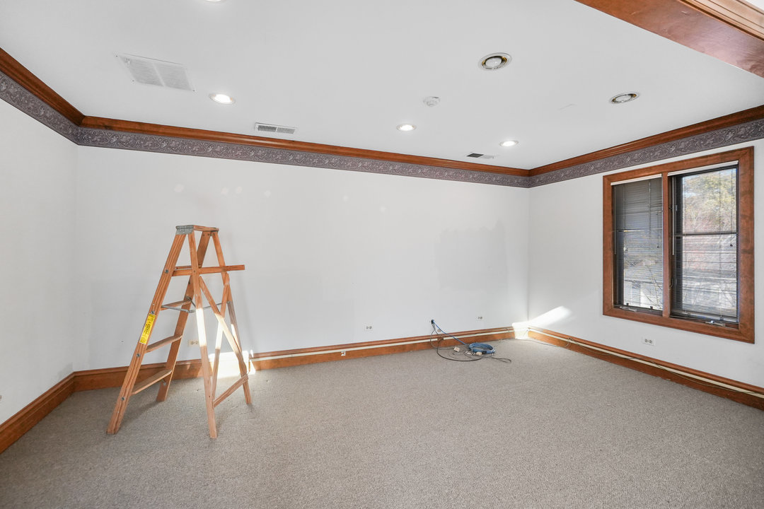 610 N Washington Street #2-2, Naperville, IL 60563