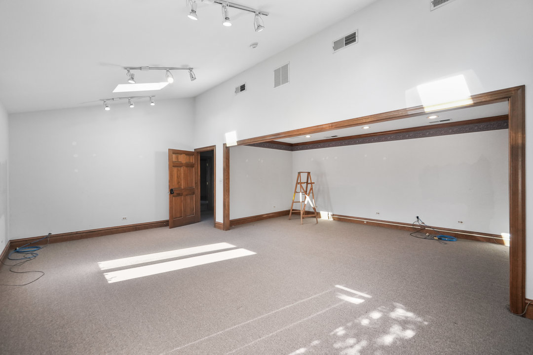 610 N Washington Street #2-2, Naperville, IL 60563