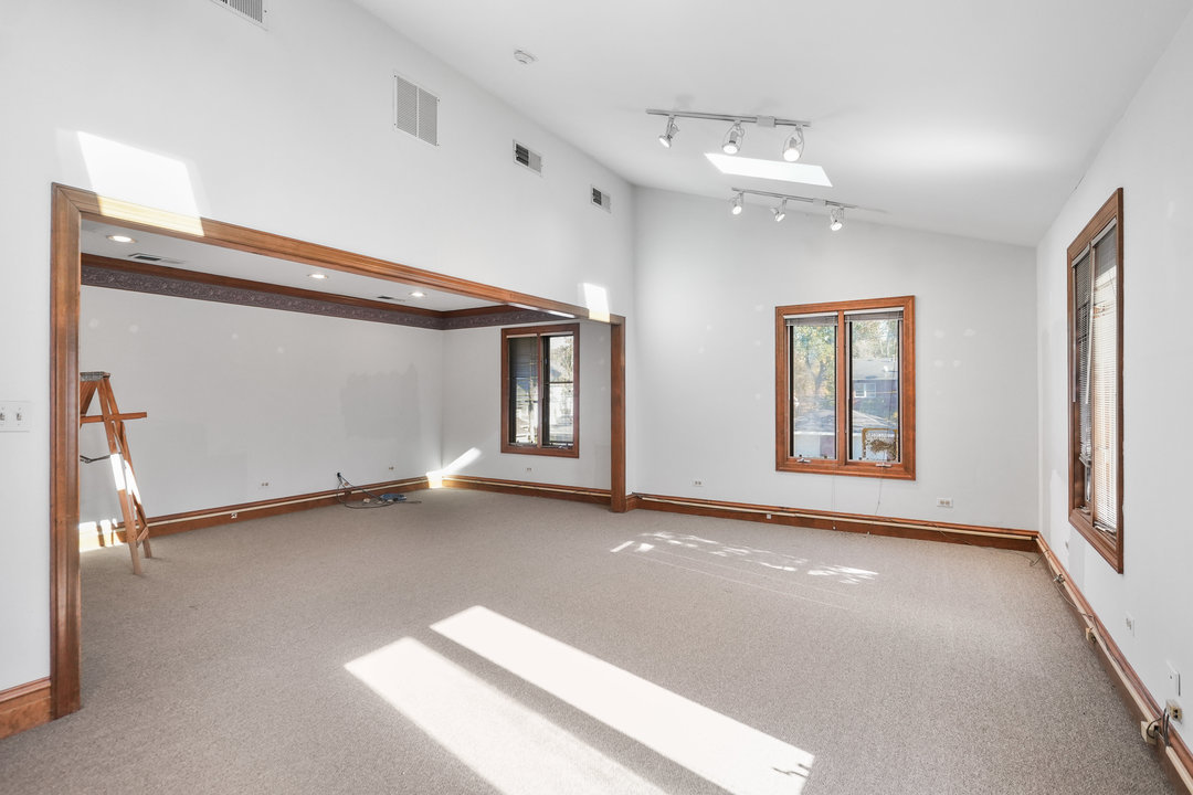 610 N Washington Street #2-2, Naperville, IL 60563