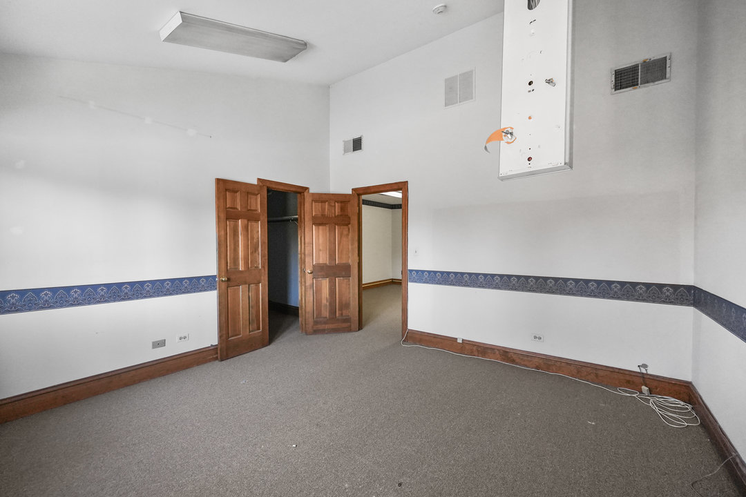 610 N Washington Street #2-2, Naperville, IL 60563