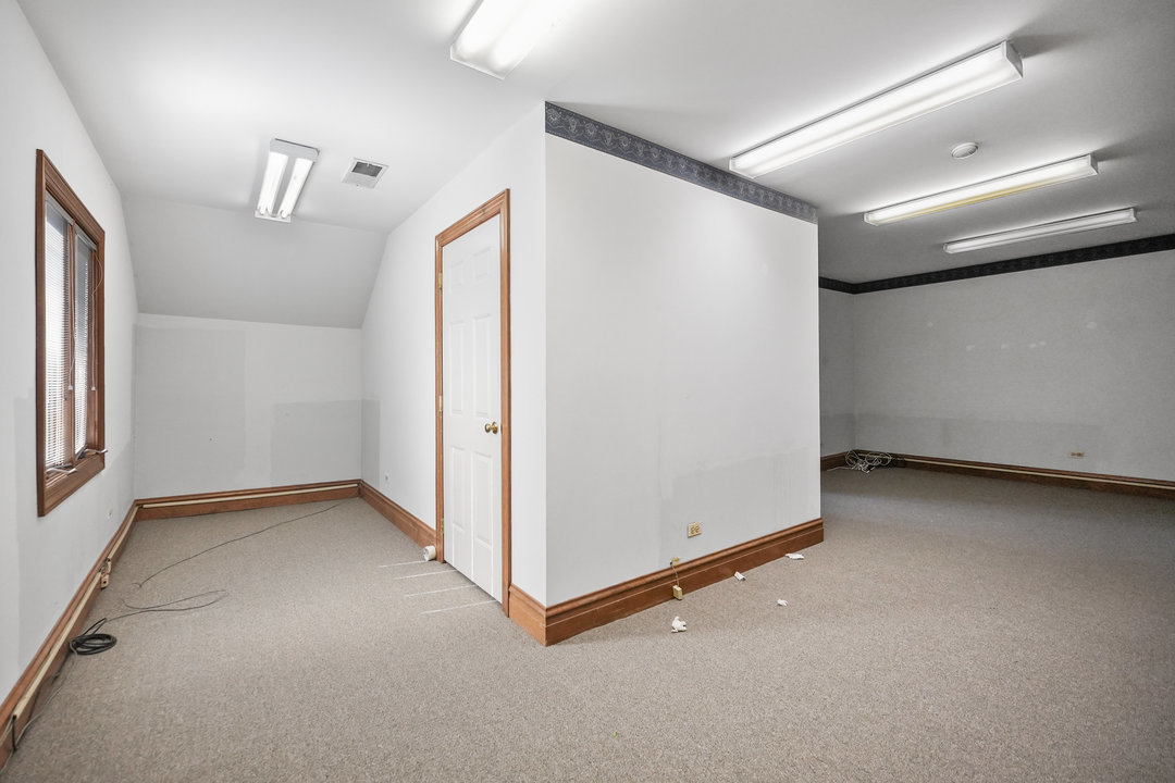 610 N Washington Street #2-2, Naperville, IL 60563