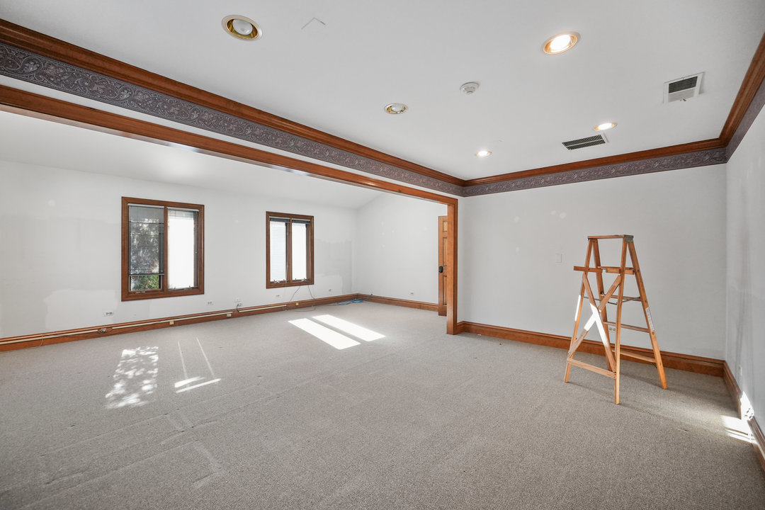 610 N Washington Street #2-2, Naperville, IL 60563