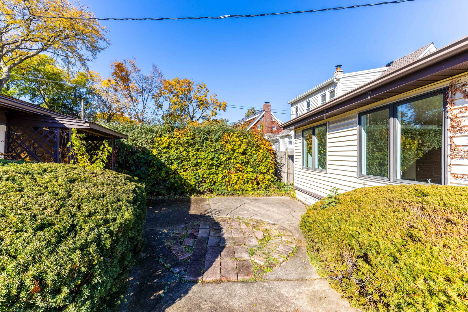 858 E Grant Drive, Des Plaines, IL 60016