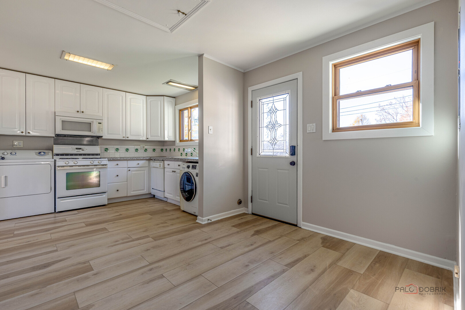 858 E Grant Drive, Des Plaines, IL 60016