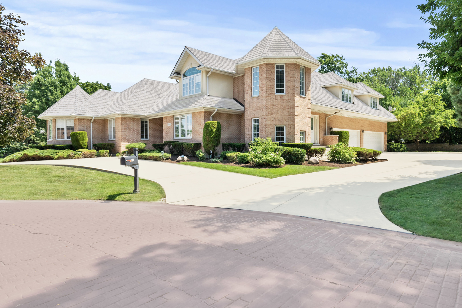 911 Red Fox Lane, Oak Brook, IL 60523