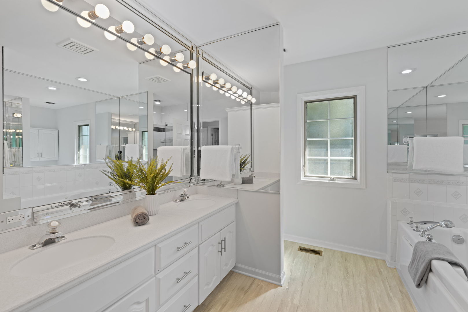 911 Red Fox Lane, Oak Brook, IL 60523