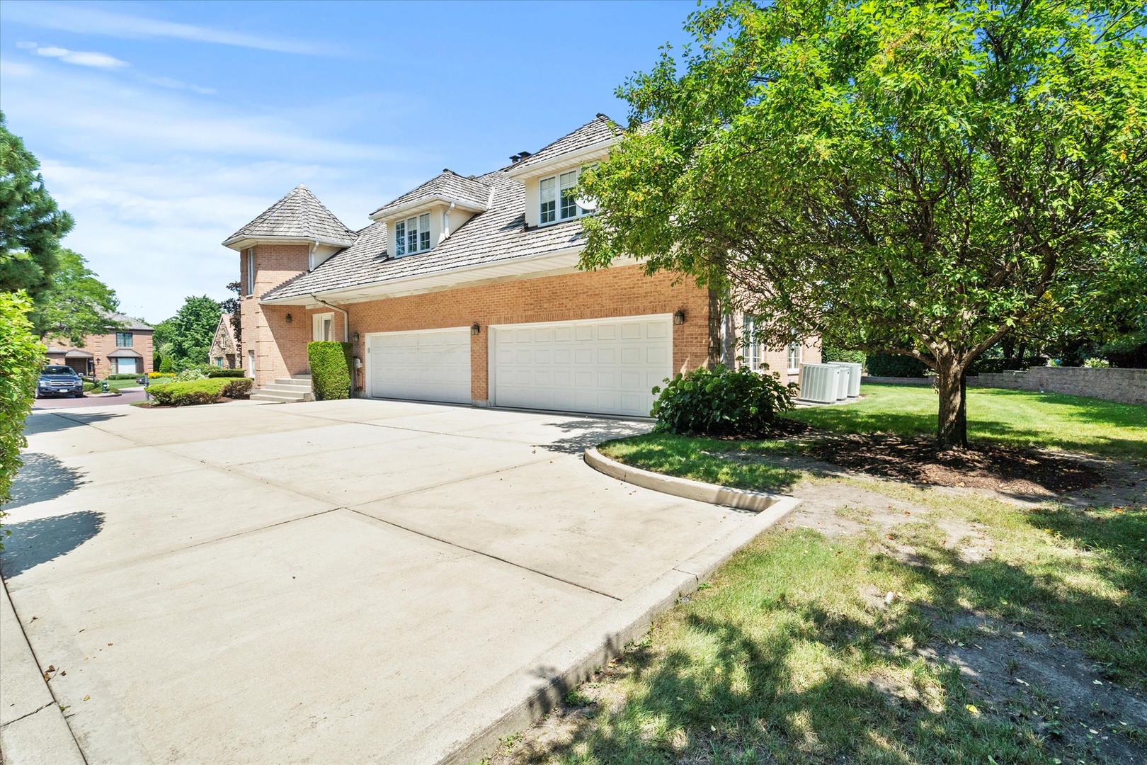 911 Red Fox Lane, Oak Brook, IL 60523