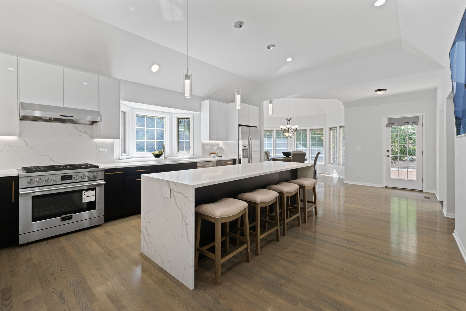 911 Red Fox Lane, Oak Brook, IL 60523