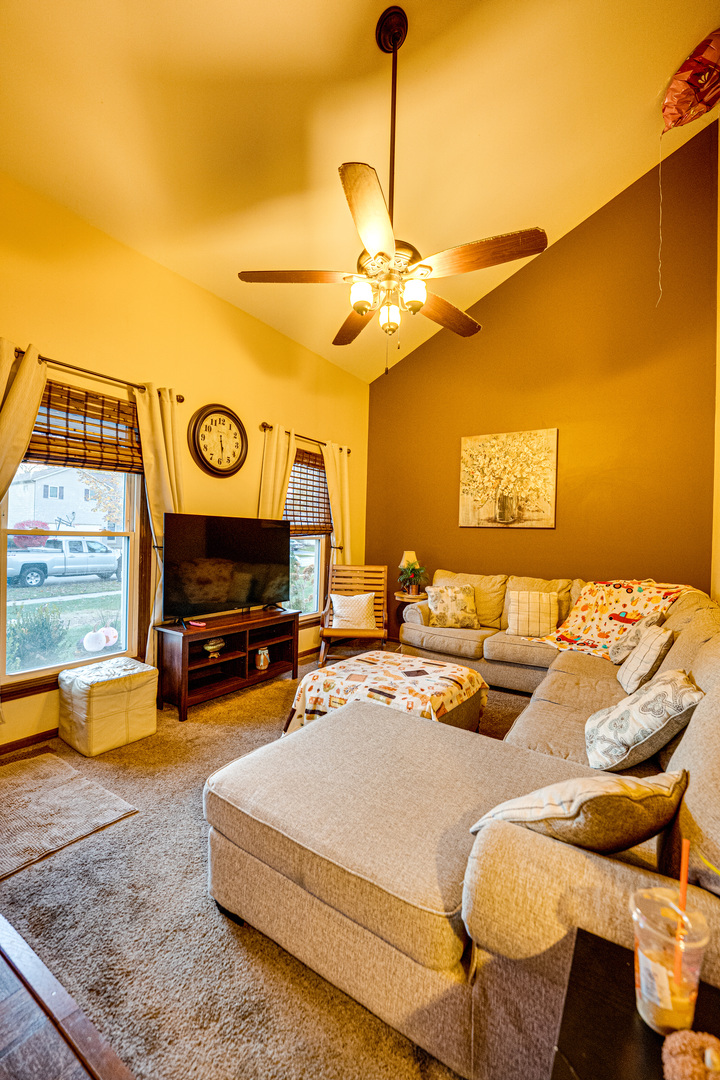 1715 Riverwood Drive, Algonquin, IL 60102