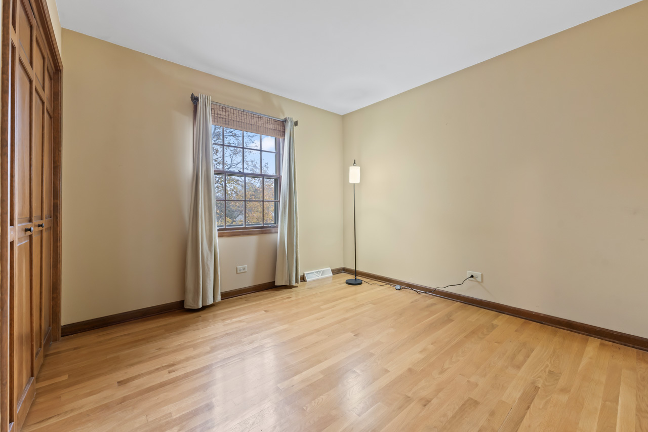 27W154 Chartwell Drive, Winfield, IL 60190