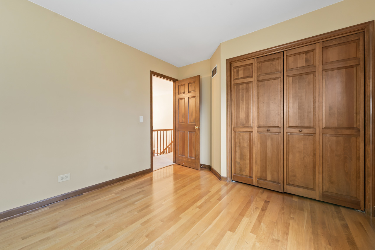 27W154 Chartwell Drive, Winfield, IL 60190