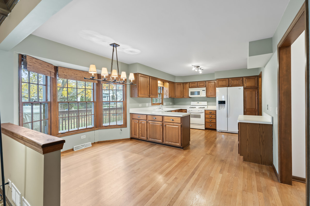 27W154 Chartwell Drive, Winfield, IL 60190