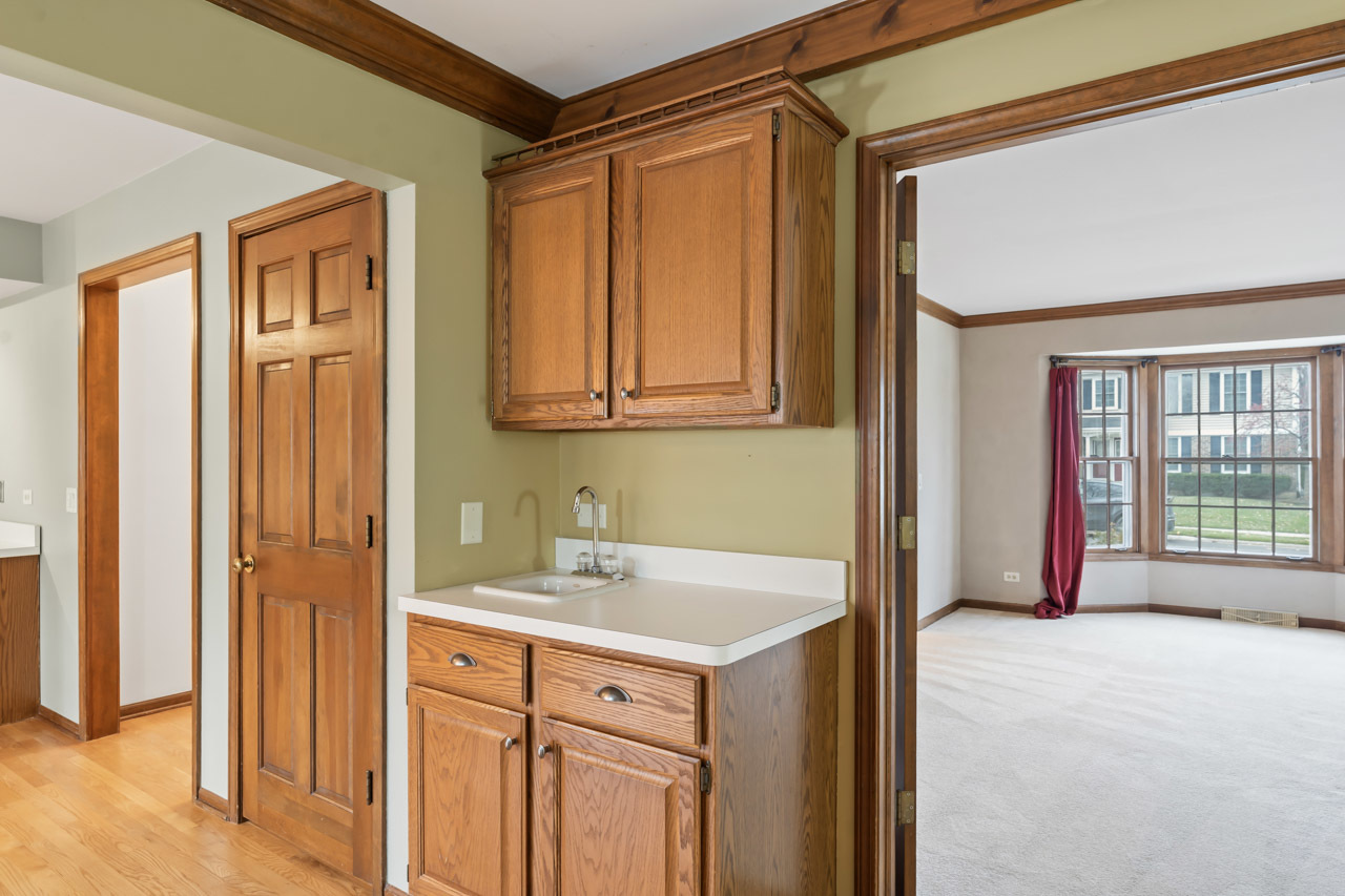 27W154 Chartwell Drive, Winfield, IL 60190