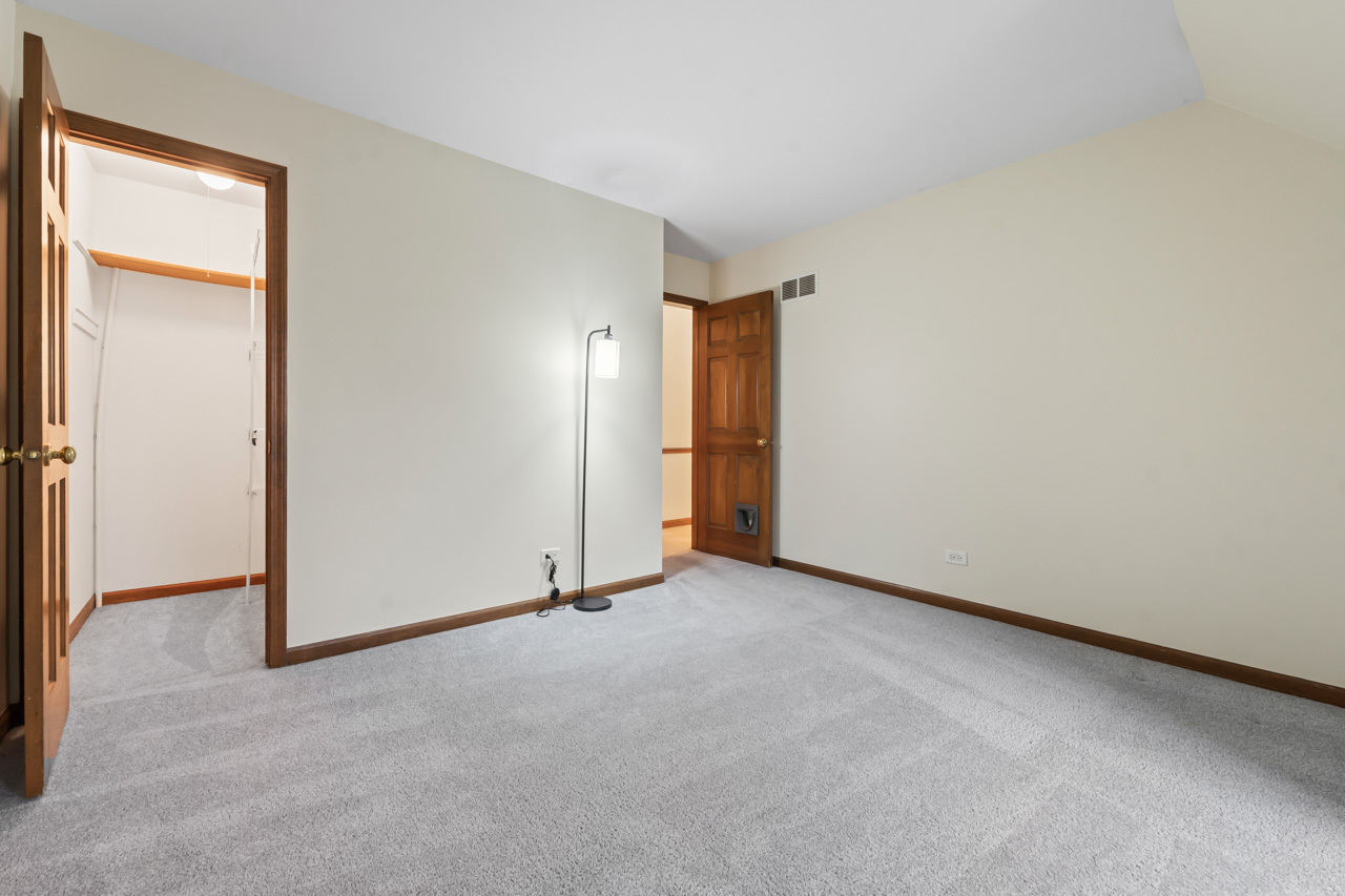 27W154 Chartwell Drive, Winfield, IL 60190