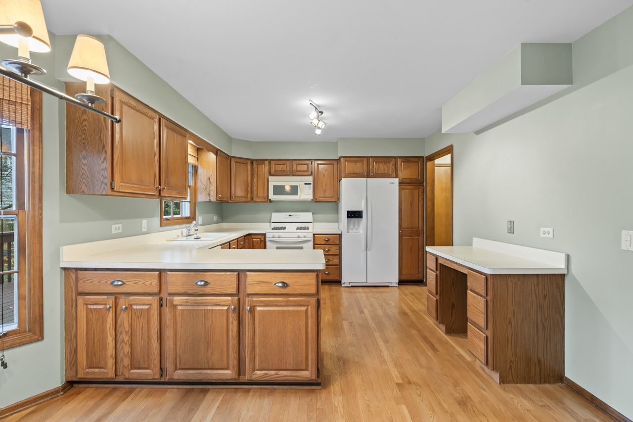 27W154 Chartwell Drive, Winfield, IL 60190