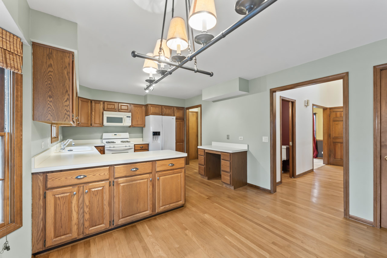 27W154 Chartwell Drive, Winfield, IL 60190