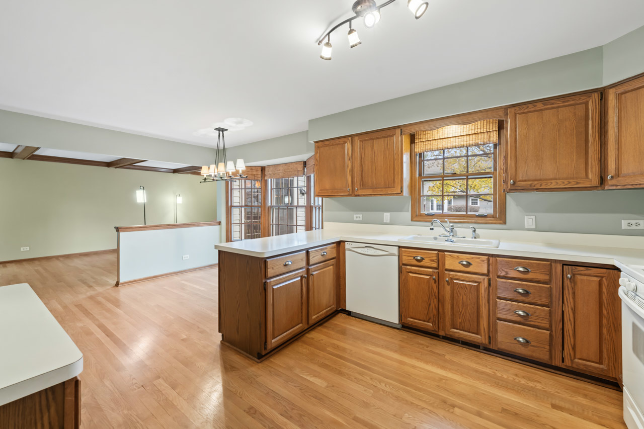 27W154 Chartwell Drive, Winfield, IL 60190