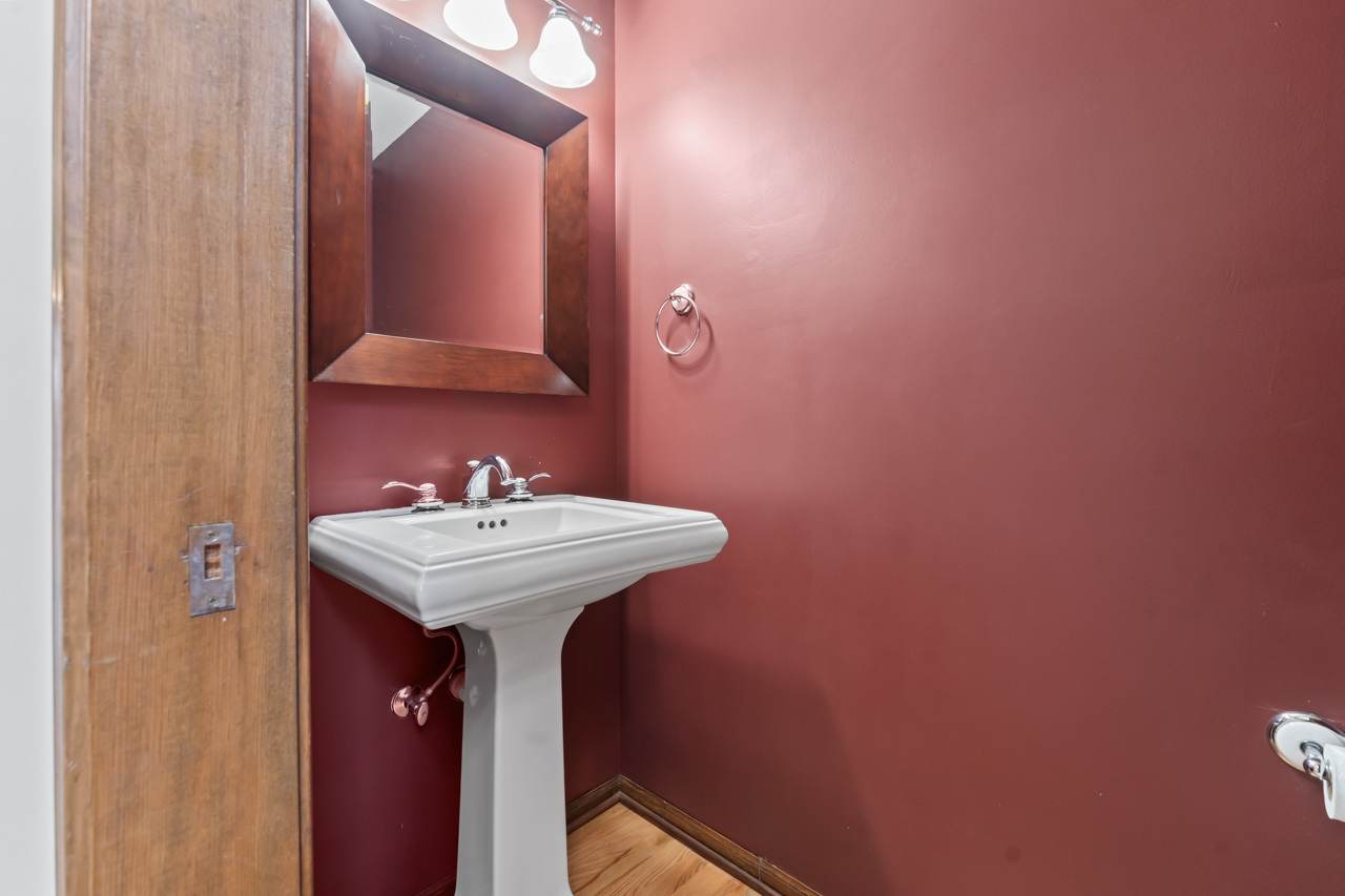 27W154 Chartwell Drive, Winfield, IL 60190