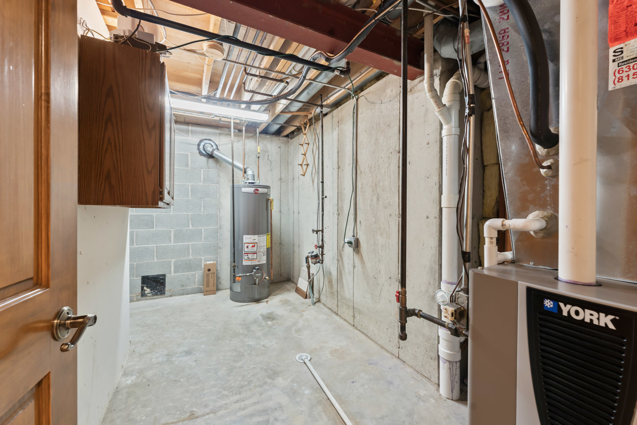 27W154 Chartwell Drive, Winfield, IL 60190