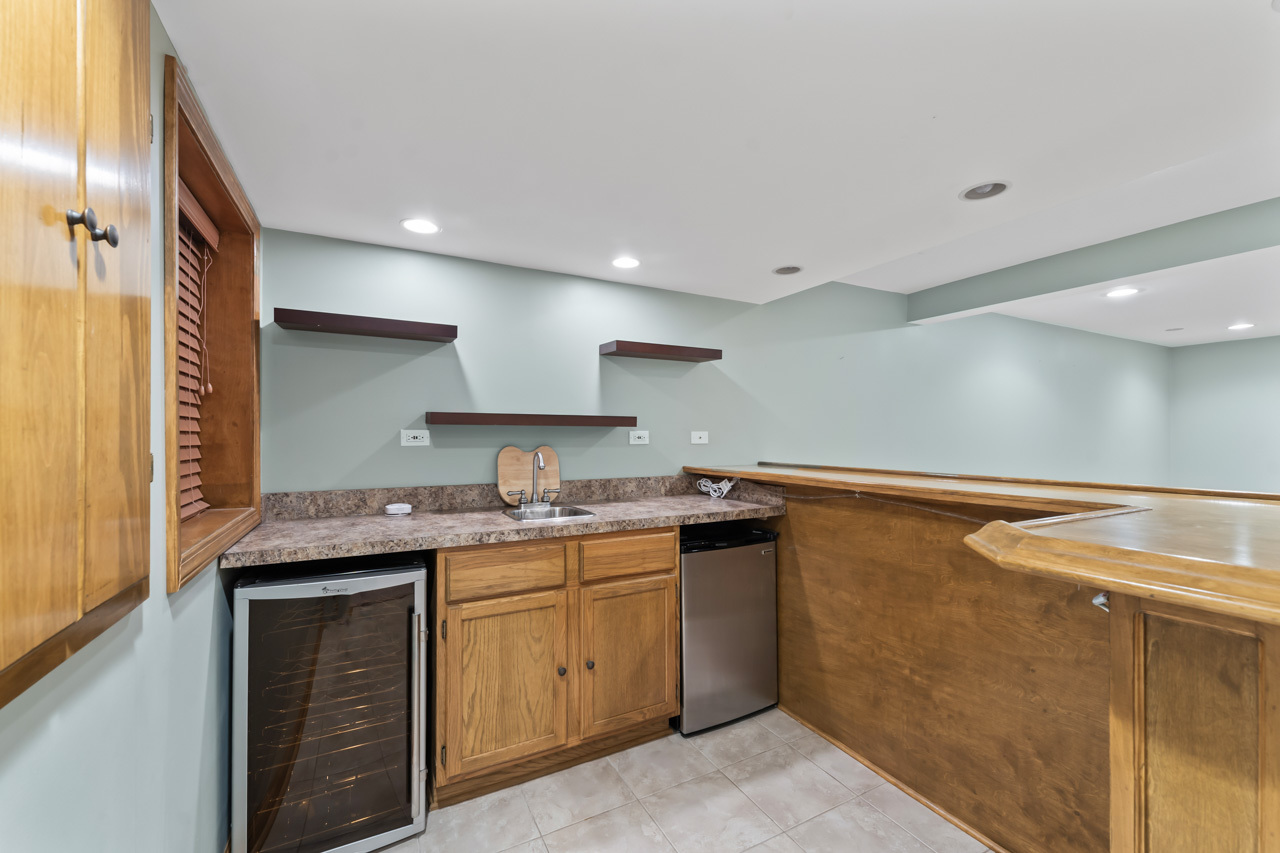 27W154 Chartwell Drive, Winfield, IL 60190