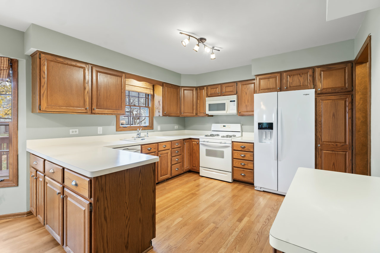 27W154 Chartwell Drive, Winfield, IL 60190