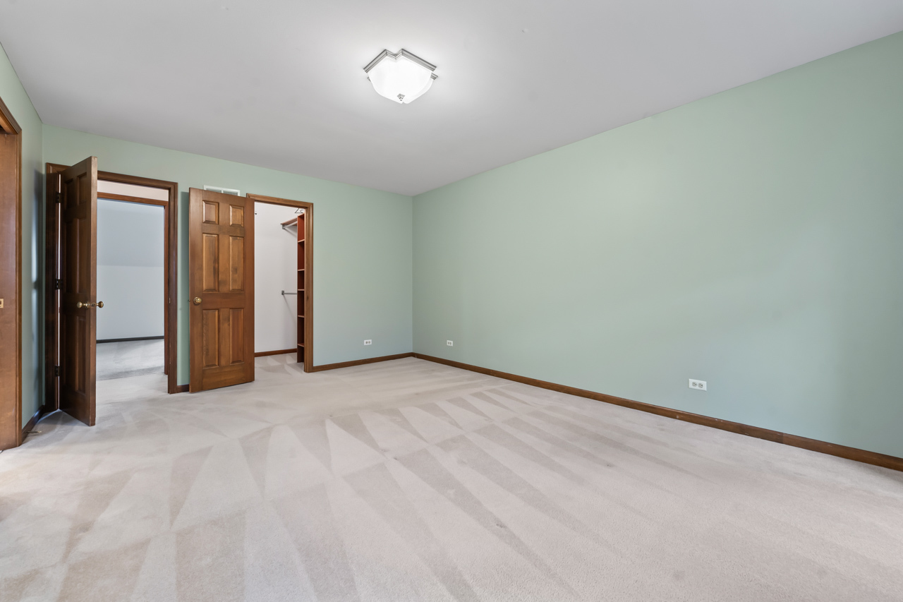 27W154 Chartwell Drive, Winfield, IL 60190