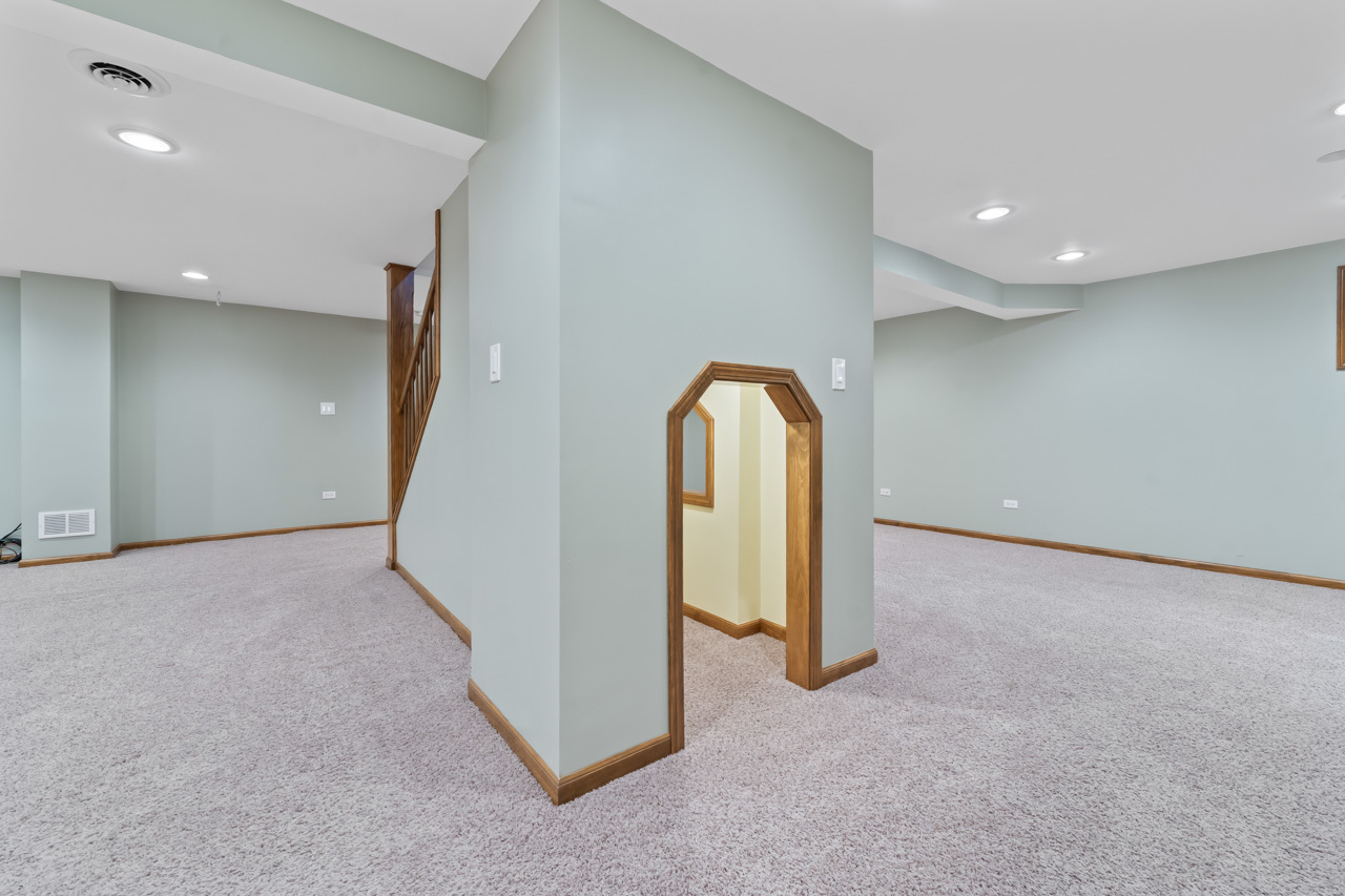 27W154 Chartwell Drive, Winfield, IL 60190