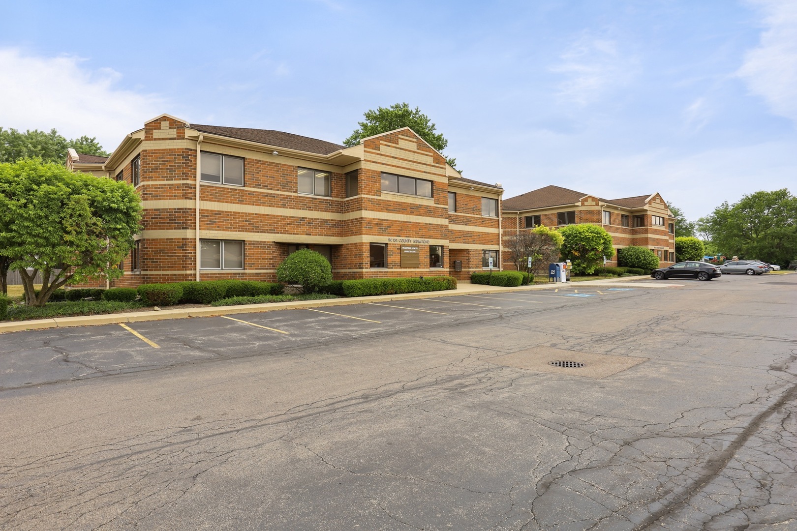 1N131 County Farm Road, Winfield, IL 60190