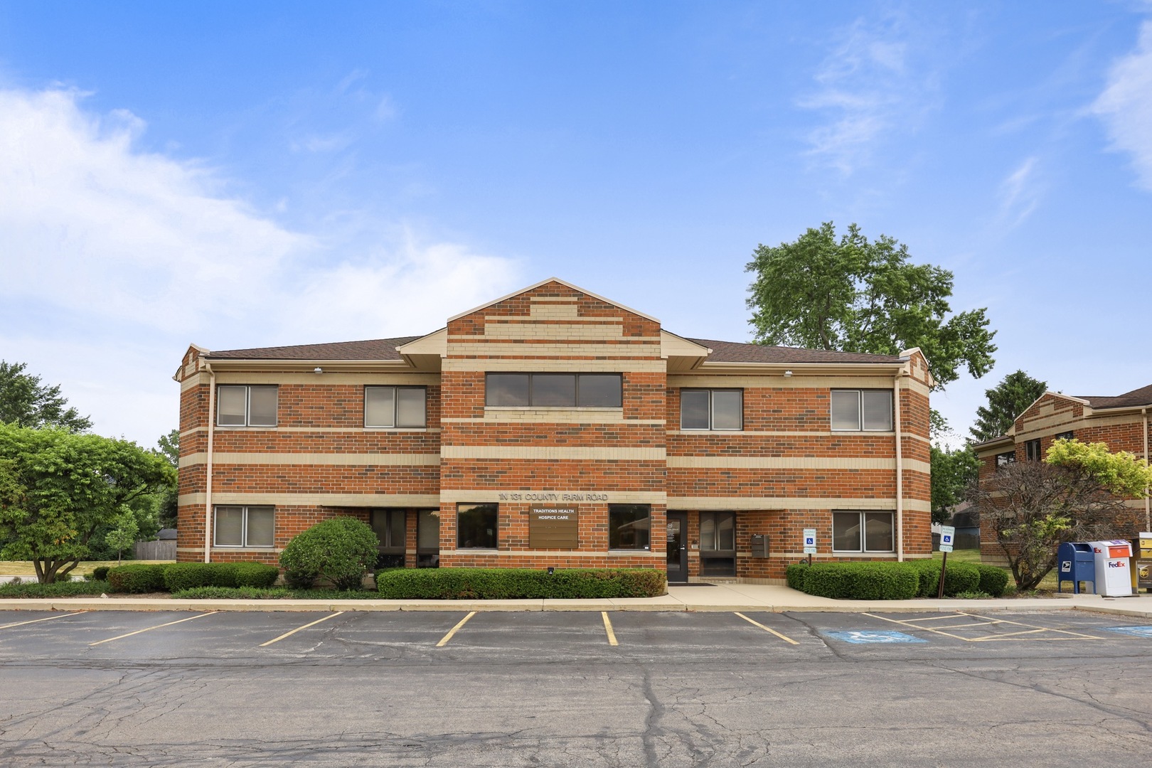 1N131 County Farm Road, Winfield, IL 60190