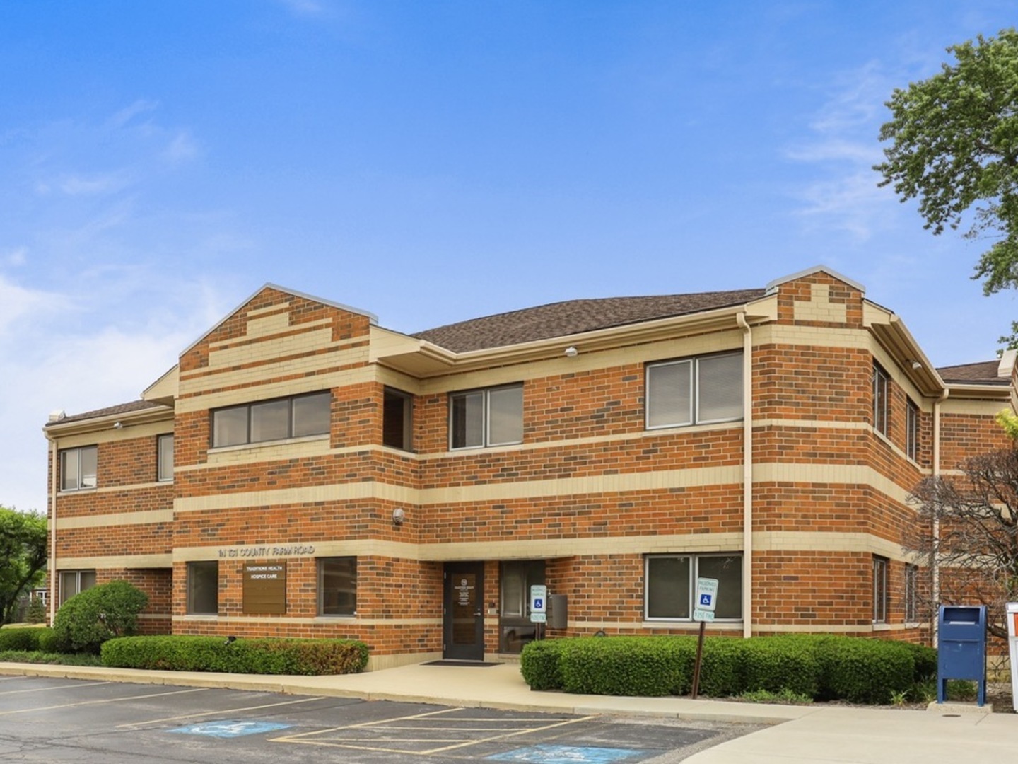 1N131 County Farm Road, Winfield, IL 60190