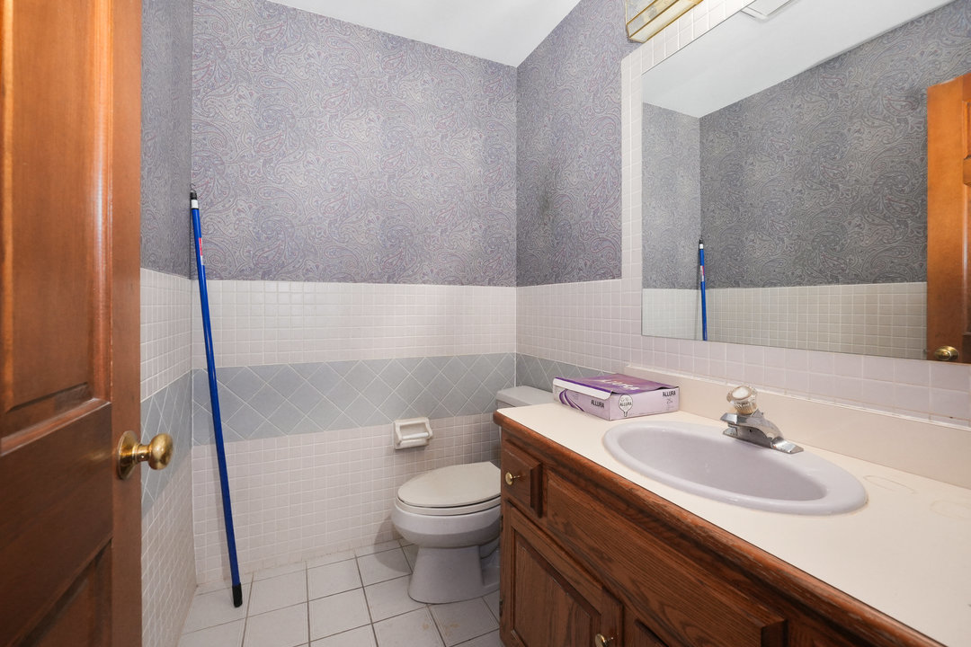 610 N Washington Street #2-1, Naperville, IL 60563