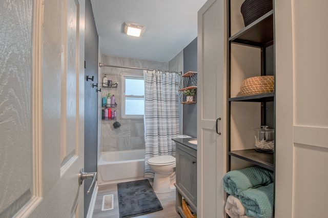 220 Falcon Ridge Way, Bolingbrook, IL 60440