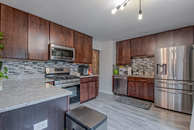 220 Falcon Ridge Way, Bolingbrook, IL 60440