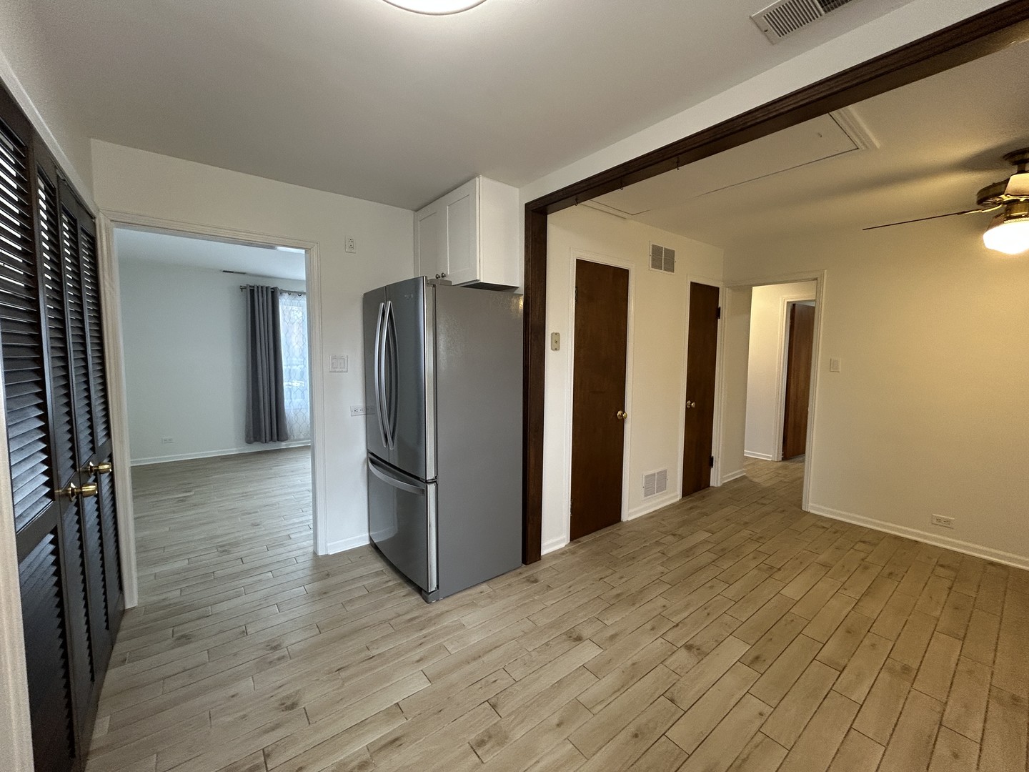 946 E Grant Drive, Des Plaines, IL 60016