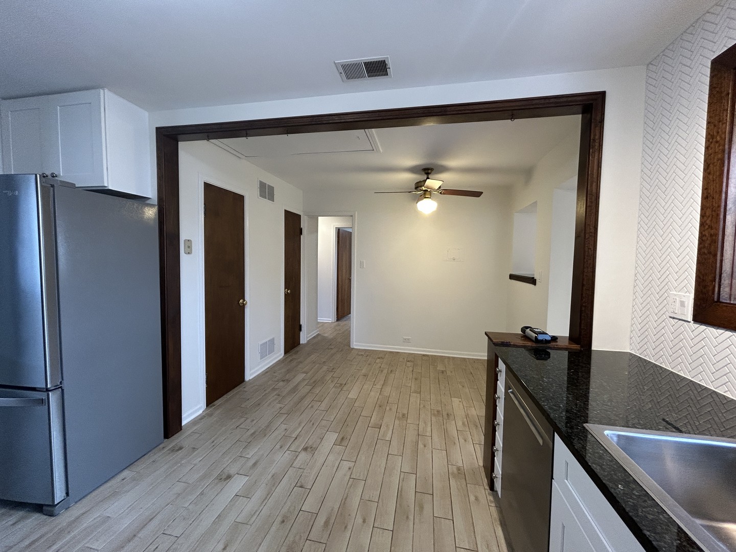 946 E Grant Drive, Des Plaines, IL 60016