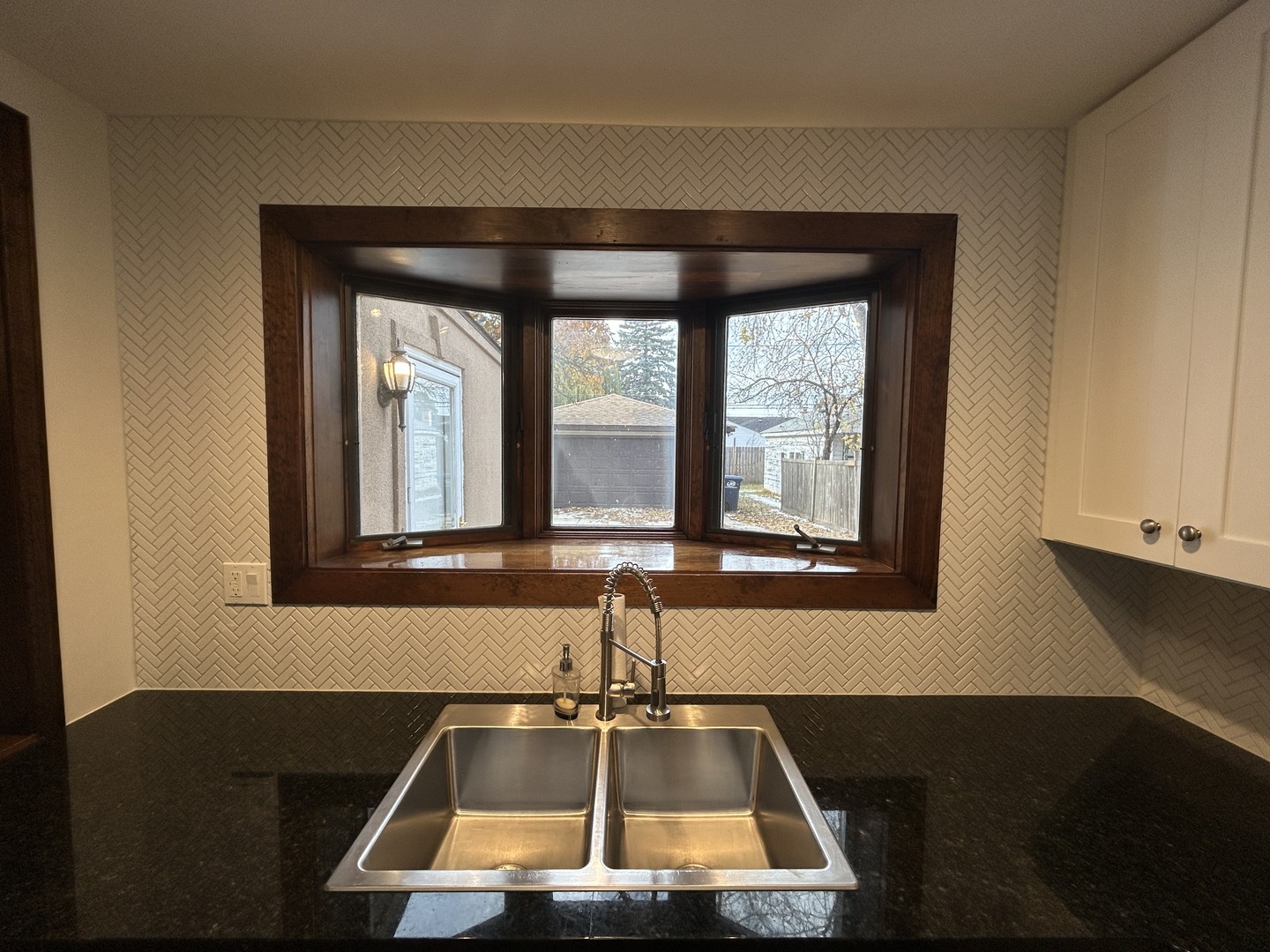 946 E Grant Drive, Des Plaines, IL 60016