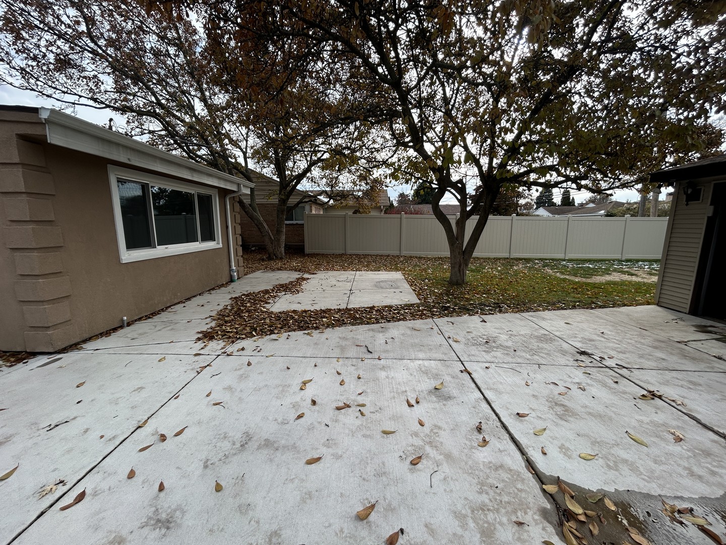 946 E Grant Drive, Des Plaines, IL 60016