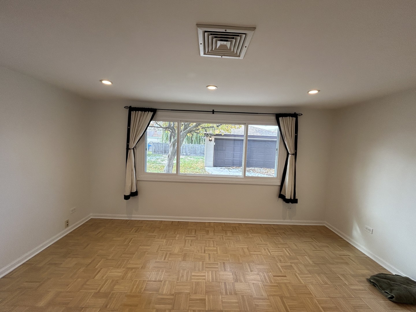 946 E Grant Drive, Des Plaines, IL 60016