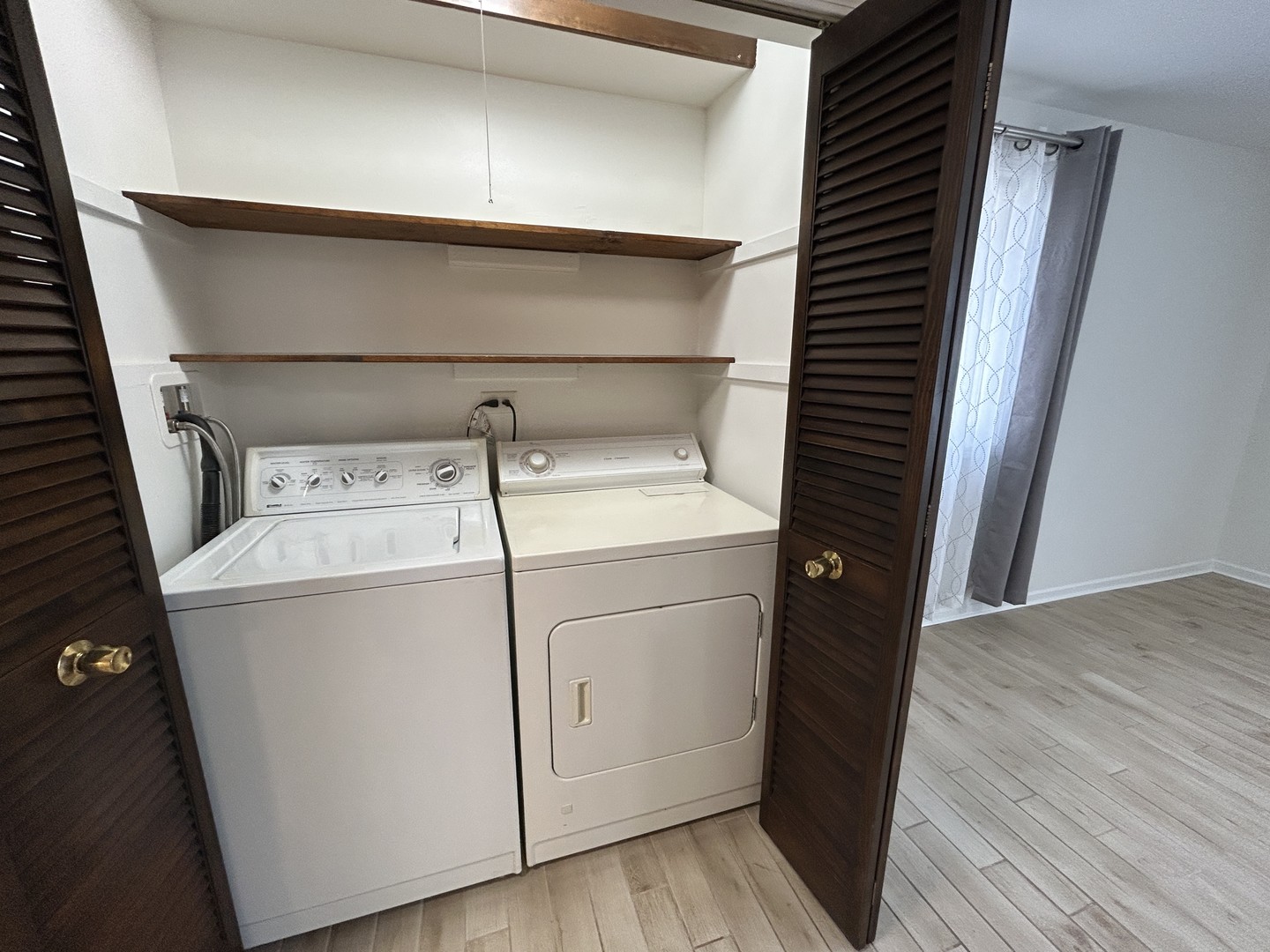 946 E Grant Drive, Des Plaines, IL 60016