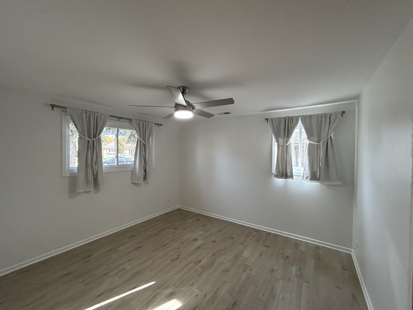 946 E Grant Drive, Des Plaines, IL 60016