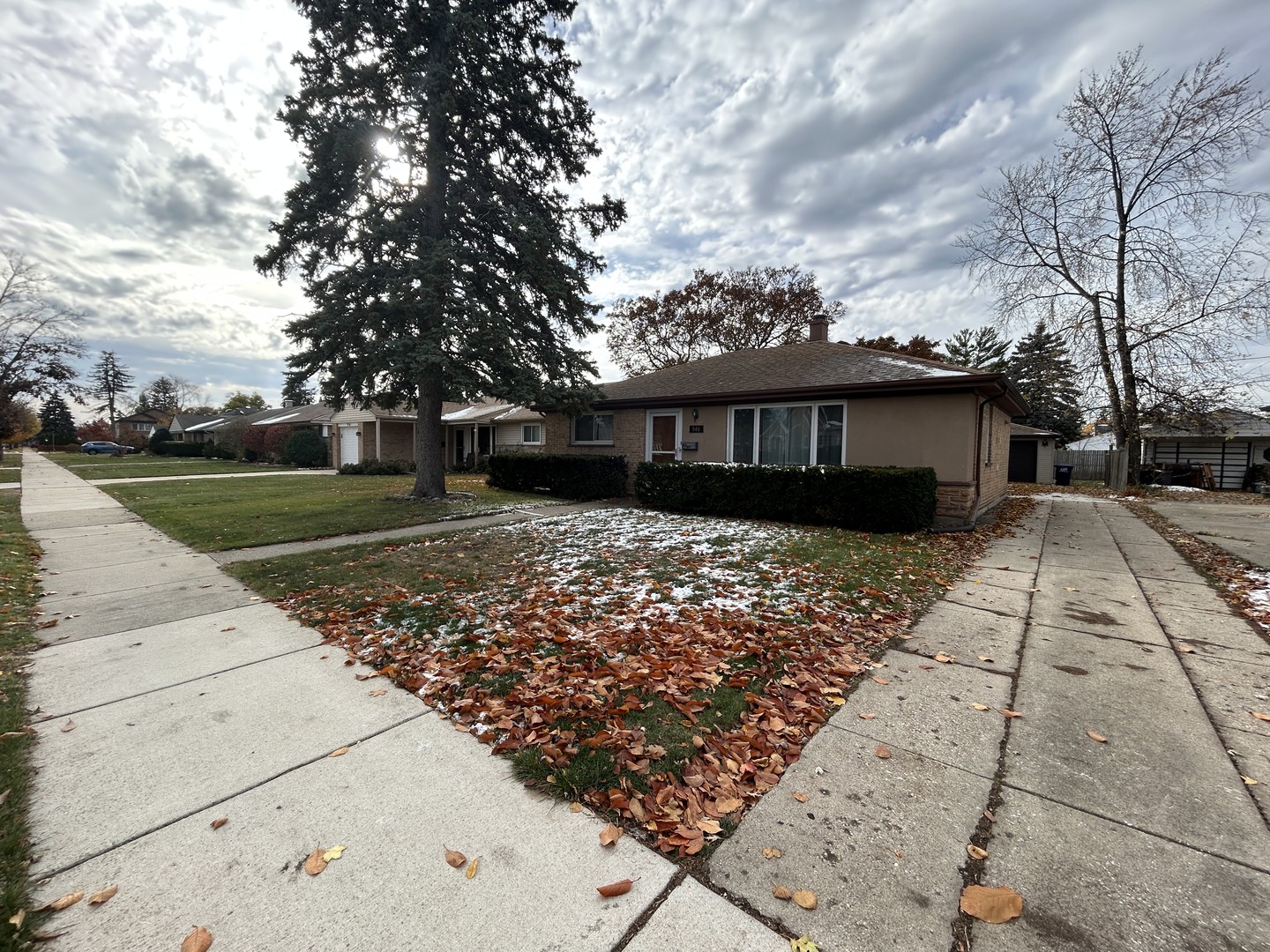 946 E Grant Drive, Des Plaines, IL 60016