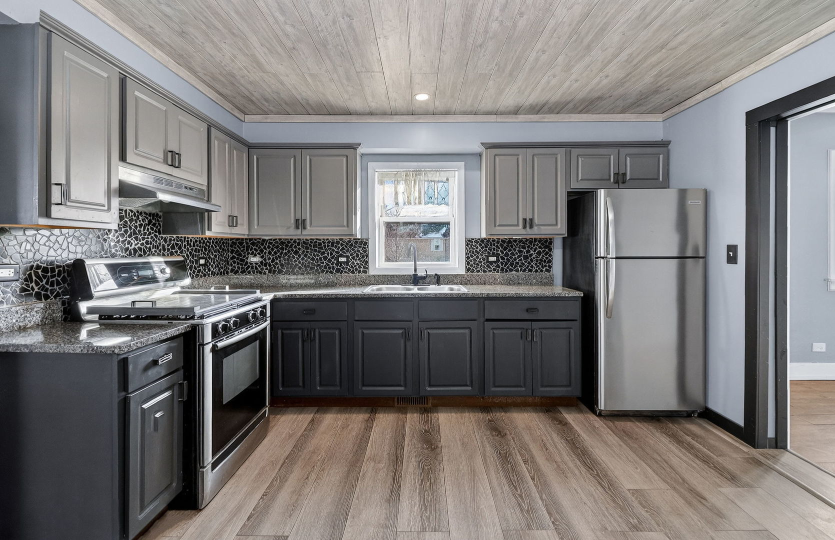 1800 S Cora Street, Crest Hill, IL 60403